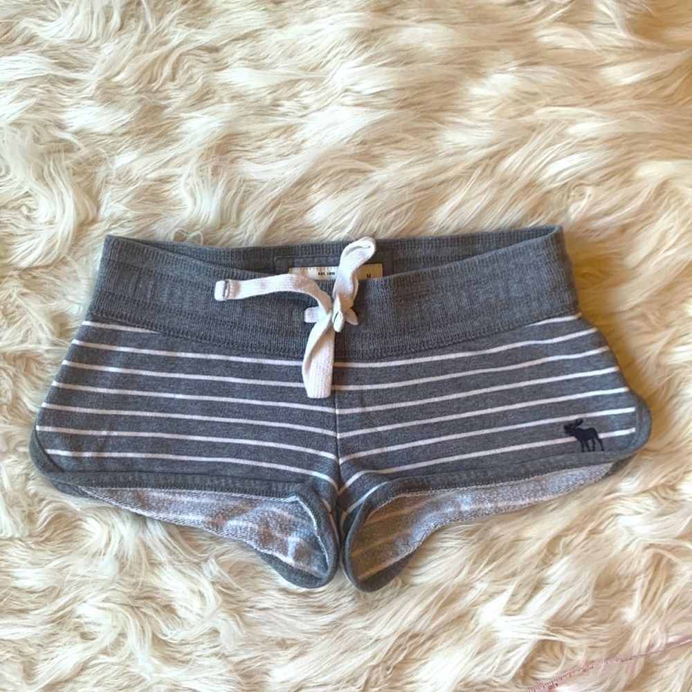 Vintage Y2K Abercrombie Kids Gray Stripe Terry Cloth Shorts Medium